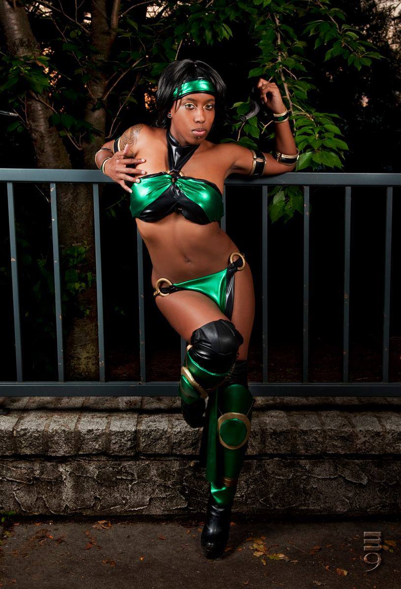 Katrea Lux as Jade MK cosplay